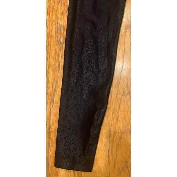 Beyond Yoga Women's  High Waisted Shimmer Black Midi Leggings Small Athleisure - Picture 3 of 8